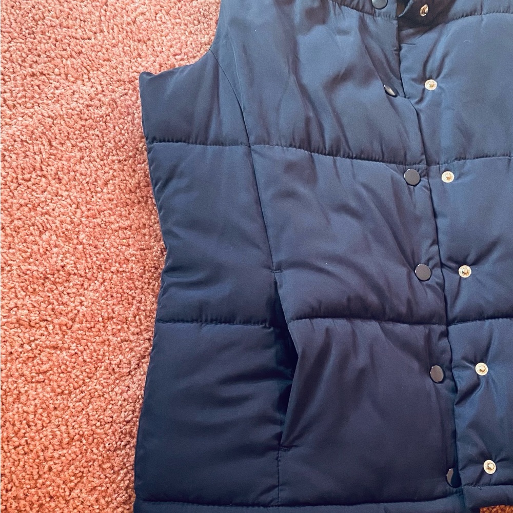 Forever 21 Women’s Sleeveless Puffer Jacket NWT - Picture 3 of 5